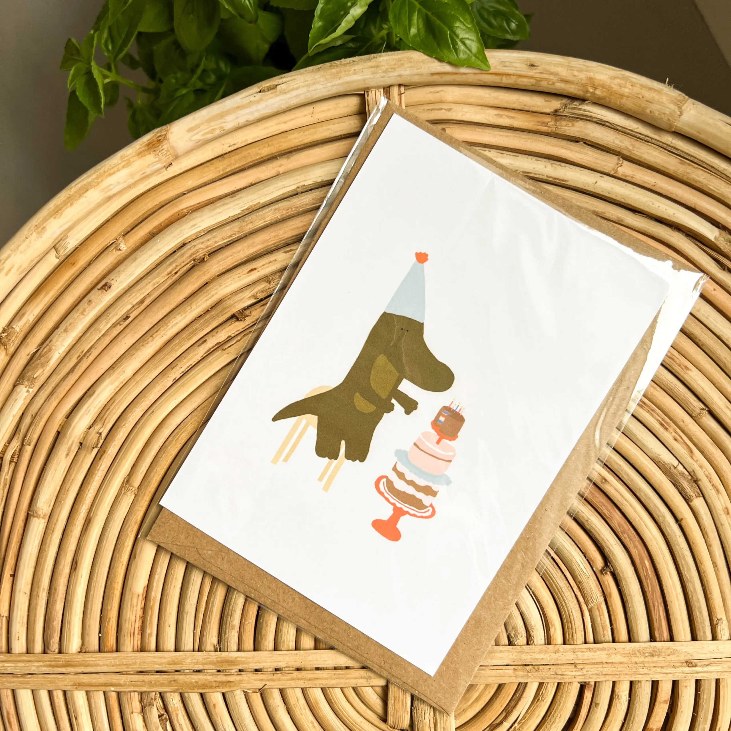 Wenskaart Jarige Krokodil met Verjaardagstaart 1 Wenskaart Jarige Krokodil met Verjaardagstaart