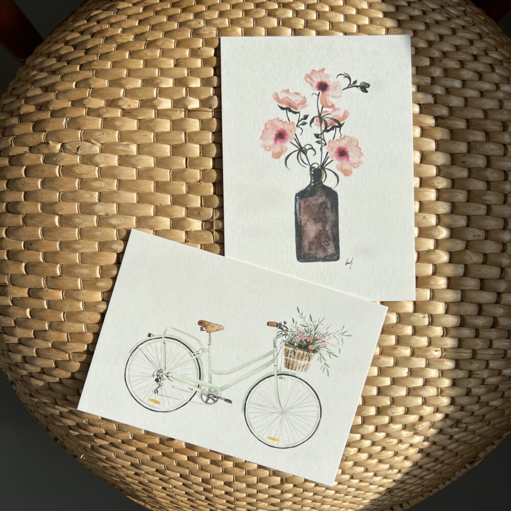 Twee handgeschilderde kaarten – Ansichtkaart Anemonen en Ansichtkaart Fiets met bloemen