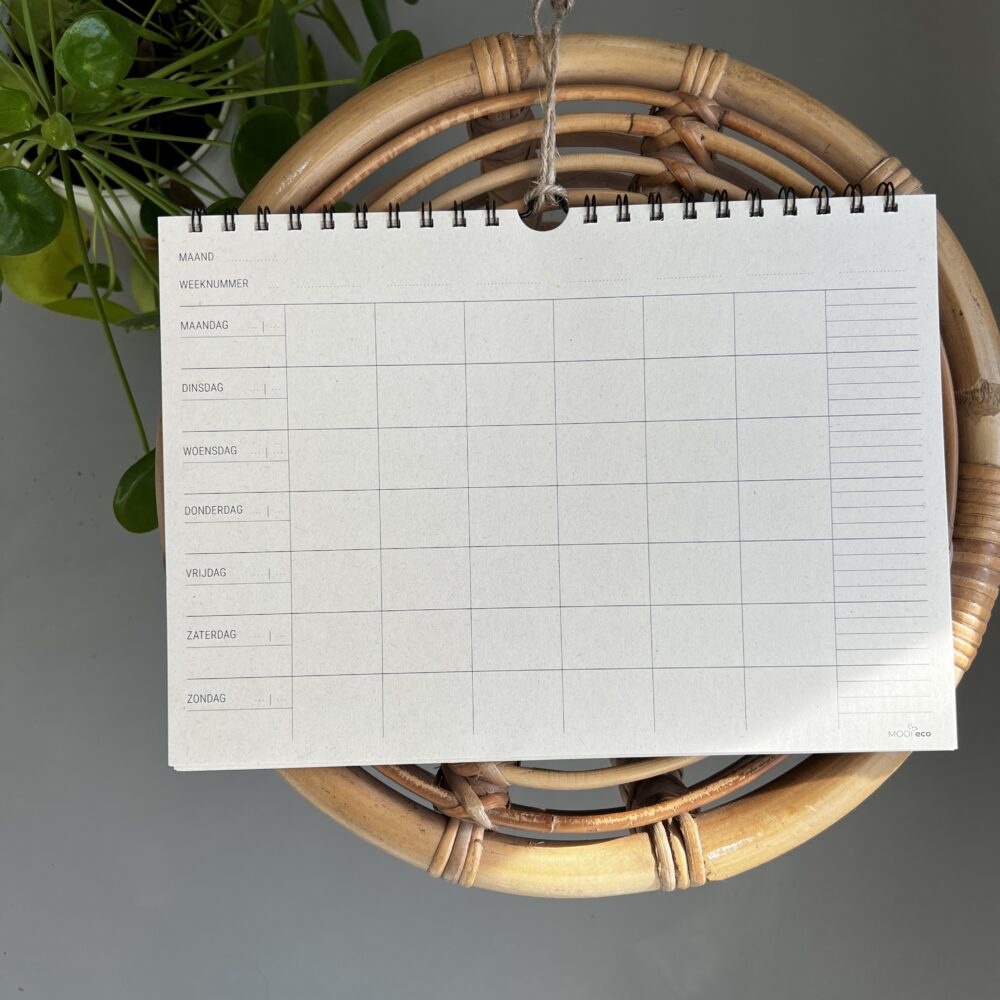 Familieplanner voor het hele gezin aan de muur