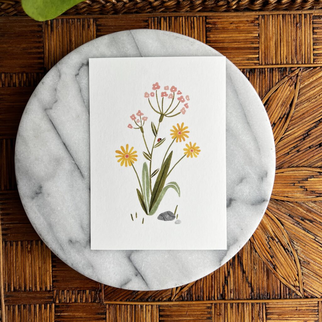 Bloemenkaartje met lieveheersbeestje in zachte tinten