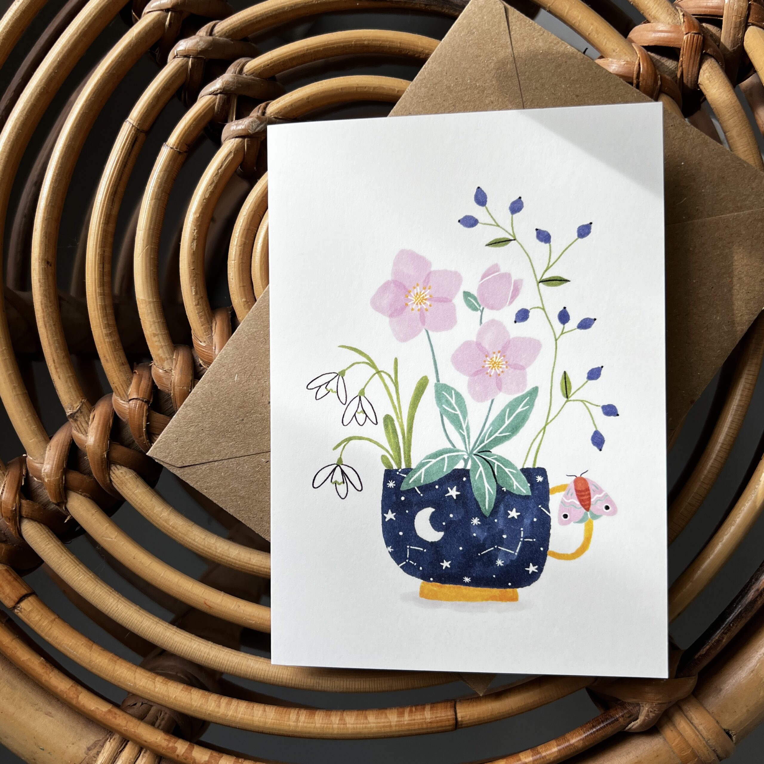 Wenskaart Kopje Winter 1 Wenskaart Kopje Winter met sneeuwklokjes en nachtvlinder